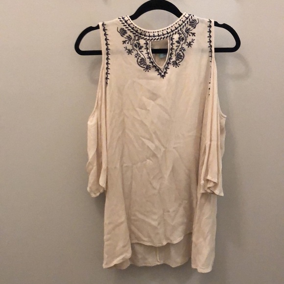 She + Sky Cold Shoulder Top Embroidered Size Medium Boho - Picture 4 of 10
